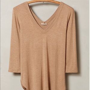 Bordeaux Essential V neck in tan